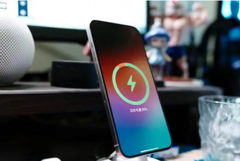 理县苹果15换屏服务分享用什么充电器给iPhone15充电更好 